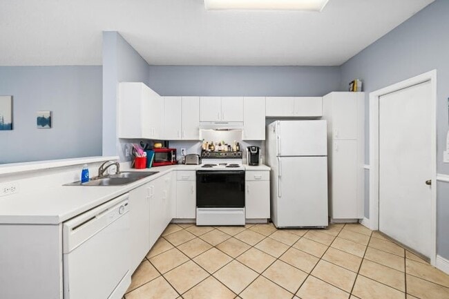 Building Photo - 2185 Salerno Cir