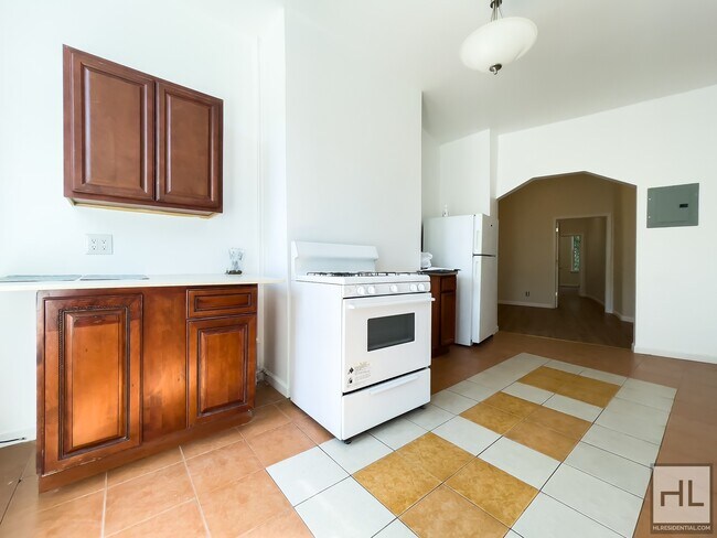 Building Photo - DIAMOND STREET / Newly Renovated Classic R...