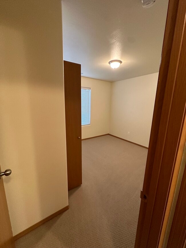 Building Photo - 7722 N Maple St