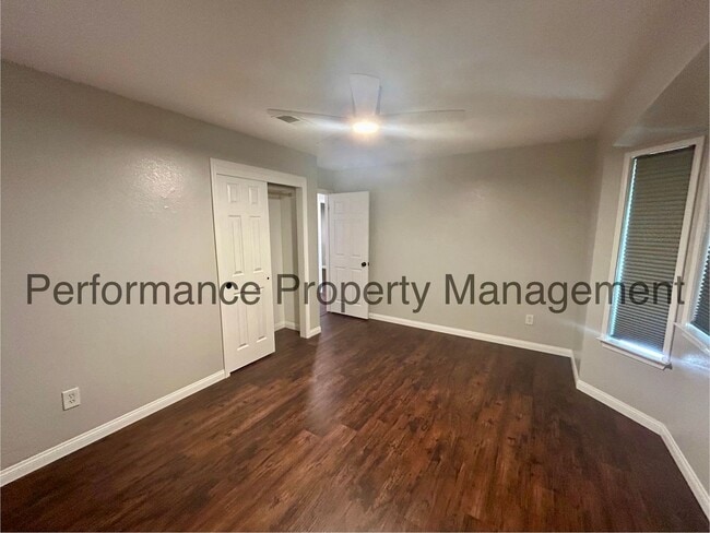 Building Photo - Charming 3 Bed/2 Bath NW Bakersfield Home w/ Solar, RBP & $0 Deposit Option