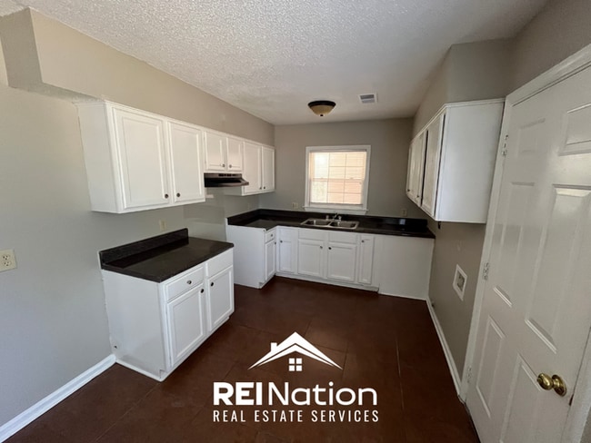 Building Photo - Charming 3BR/1.5BA Memphis Home | Hardwood Floors Throughout & Large Fenced Yard