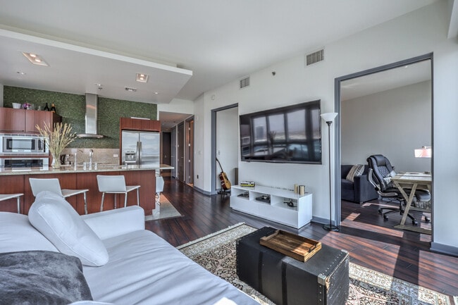 Building Photo - 4471 Dean Martin Dr