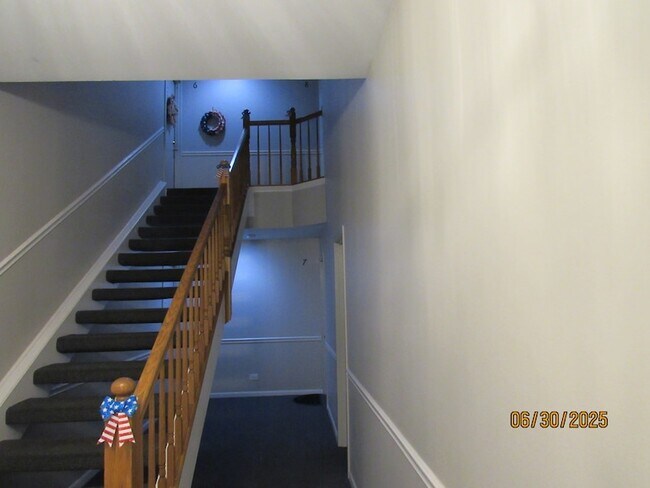 Building Photo - 352 Pembroke Ct