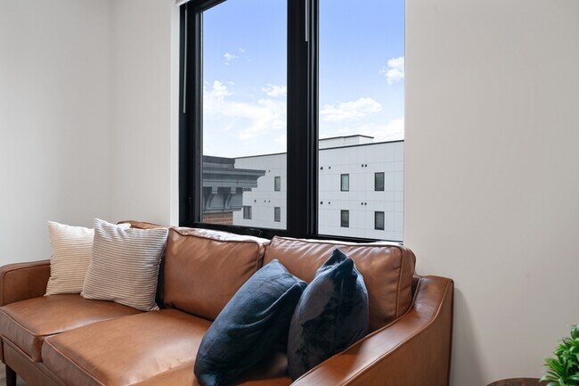 Building Photo - 49 N Day St