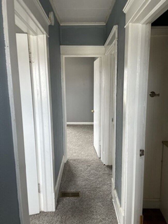 Building Photo - Completely Renovated 3 Bedroom 1 Bath Home in Dunbar