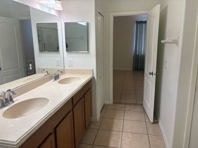 Building Photo - Water View 4/3 in Wyndham Lakes Estates near Lake Nona Medical City and O.I.A.