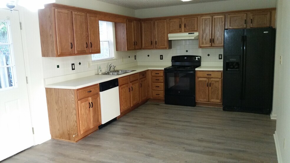Kitchen - 626 Wilderness Trl