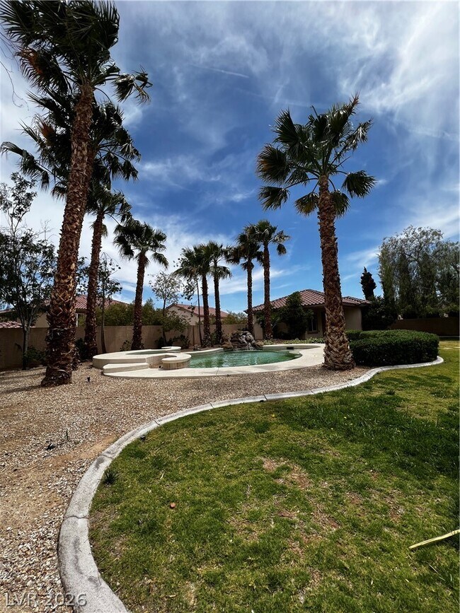 Building Photo - 10660 Lago Cantini St