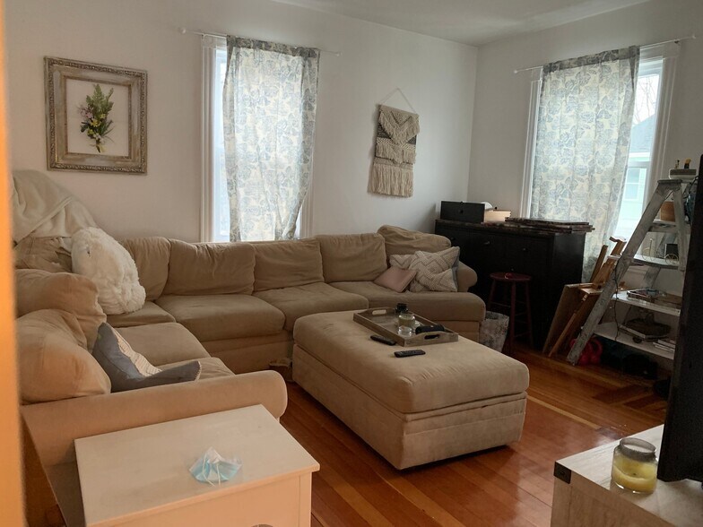 Building Photo - 16 Falkland St