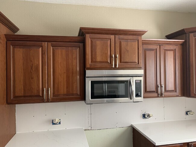 Building Photo - *September Availability! Amazing 4-Bed Slo...