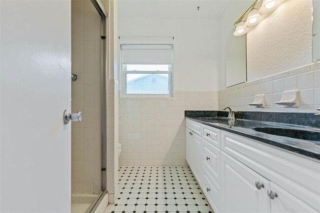 Building Photo - 9 Crompton Pl