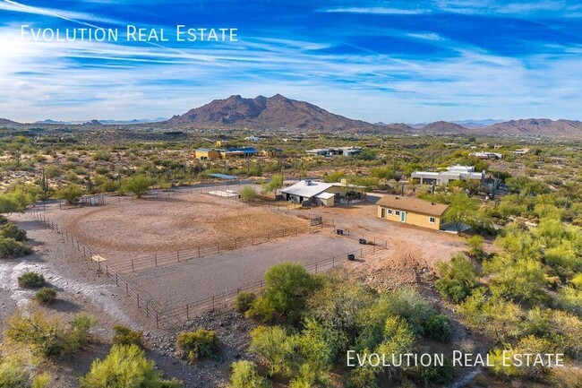 Building Photo - Charming Desert Retreat with 360° Mountain...