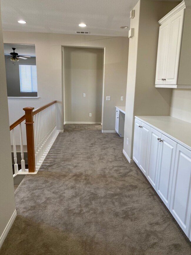 Building Photo - Beautiful 5 Bedroom Home in Murrieta Available!