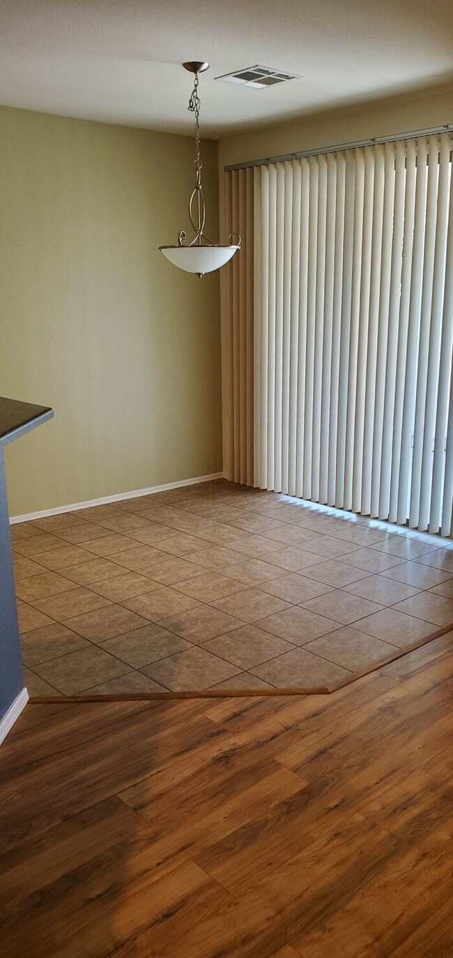 Building Photo - Beautiful 4-Bedroom Home For Rent in Queen...