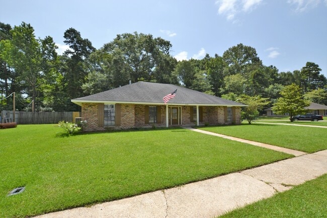 Primary Photo - Newly renovated home in Beau Village Subdi...