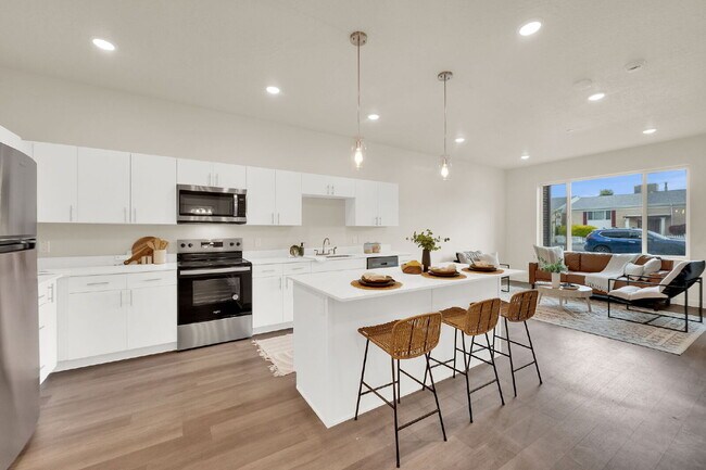 Building Photo - First Month Rent FREE