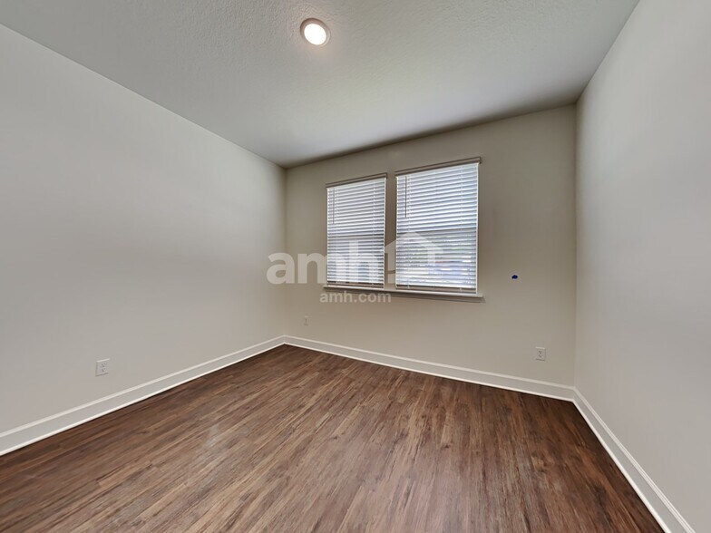 Building Photo - 80 Carlitos Wy