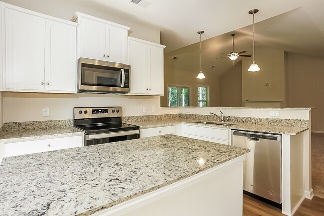 Building Photo - 467 Bainbridge Dr