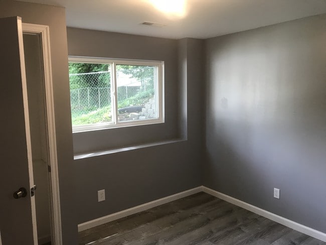 Building Photo - 305 Fletcher St