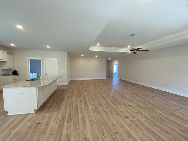 Building Photo - 3398 Southwind Dr