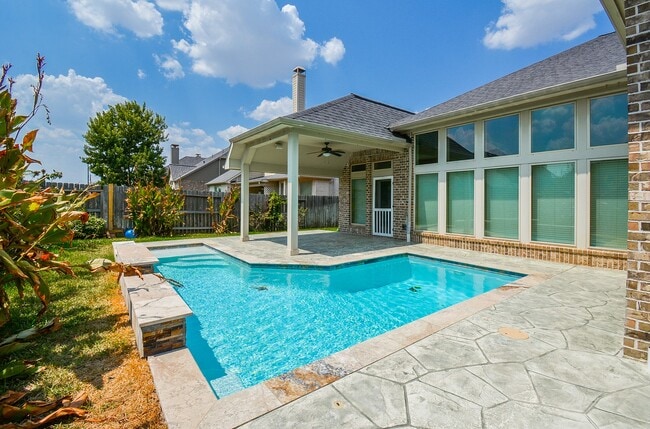 Building Photo - 28803 Davenport Dr