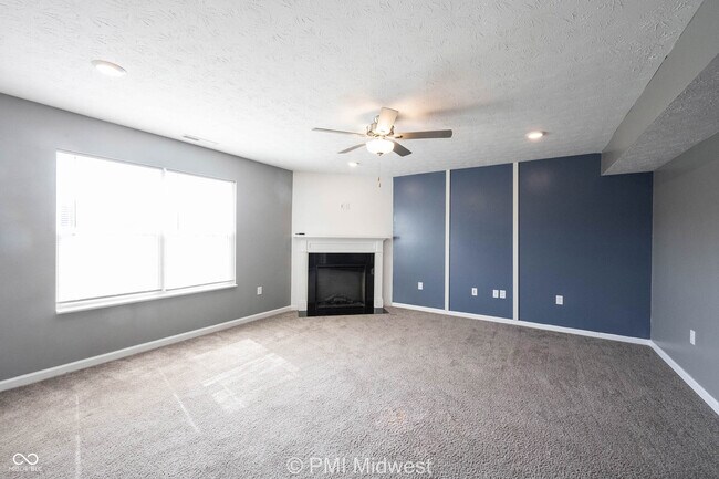 Building Photo - 3975 Fenwick Ln