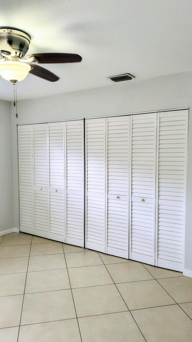 Building Photo - 1170 Staghorn St