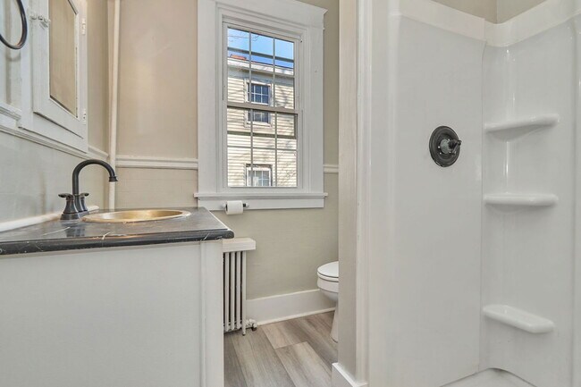 Building Photo - 2118 Fairfax Ave