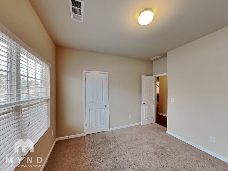 Building Photo - 116 Laurelcrest Ln