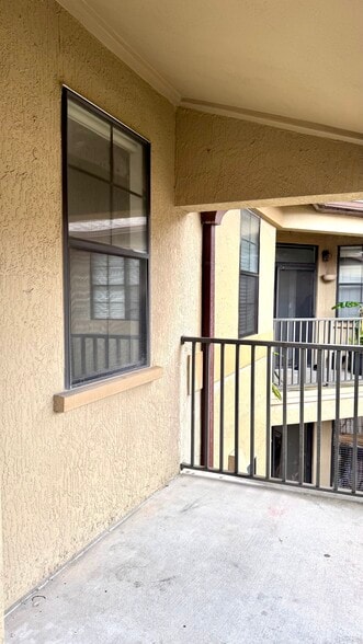 Building Photo - 911 N Orange Ave