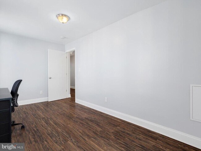 Building Photo - 1713 E Lafayette Ave
