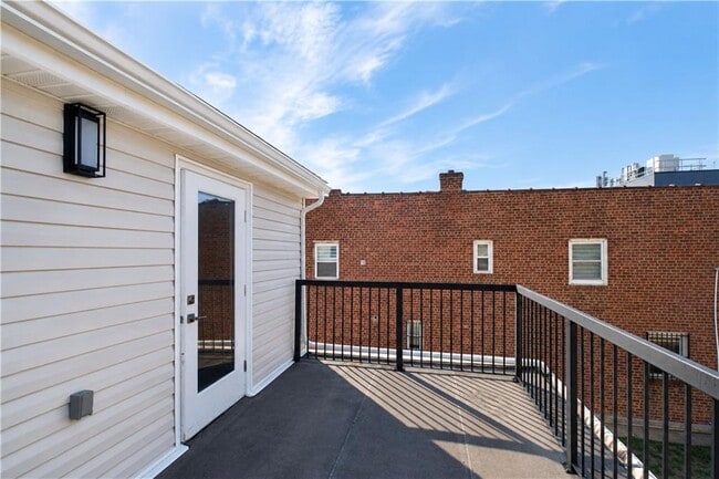 Building Photo - 2171 Hendrickson St