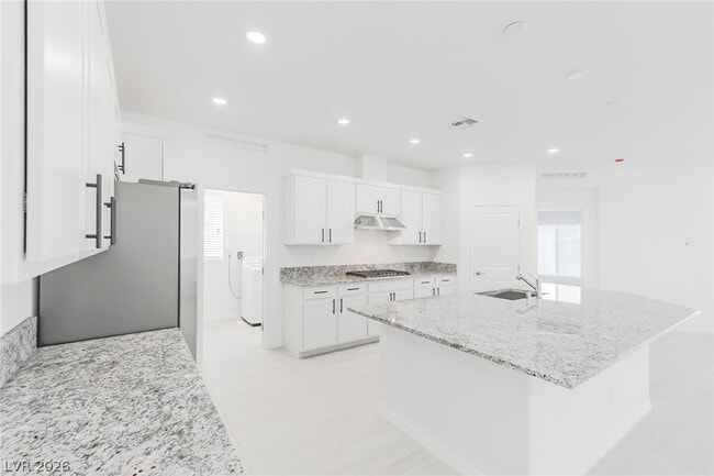 Building Photo - 5749 S Tioga Way