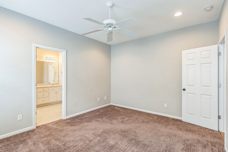 Building Photo - 2209 44th Ave