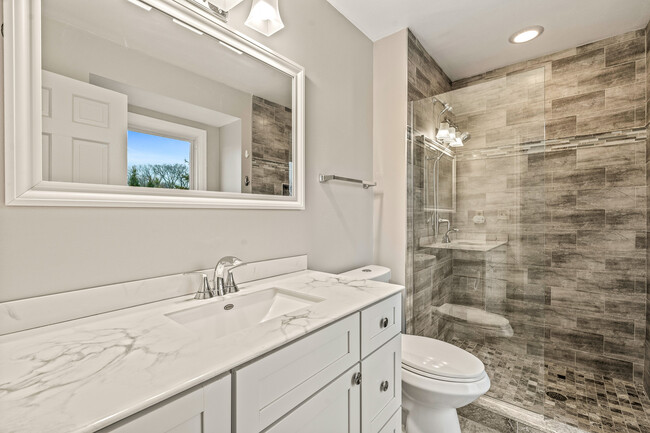 Primary Bath - 3042 E Newport Ct