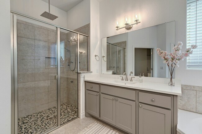 Building Photo - 2400 Winsted Ln