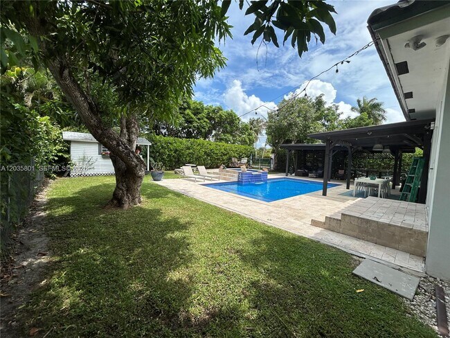 Building Photo - 12885 SW 77th Ave