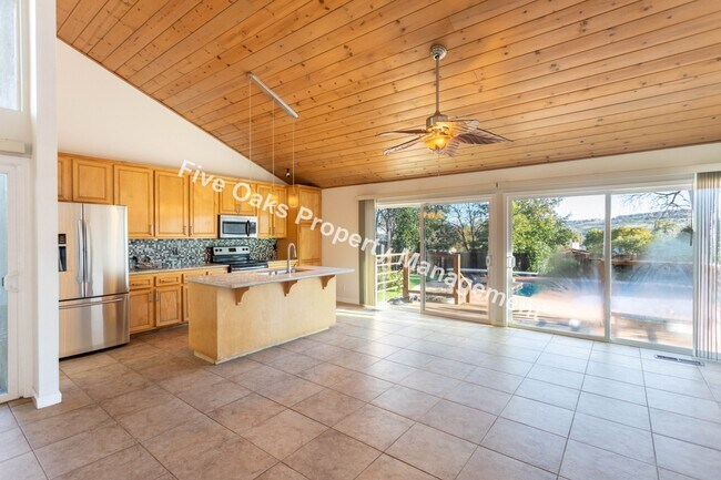 Building Photo - 2815 Stanford Ln