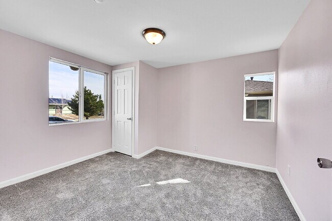Building Photo - $2,240.95, $200 Off Cleaning Voucher, 4 Beds 1 Bath Single Family Home in Denver with Washer and ...