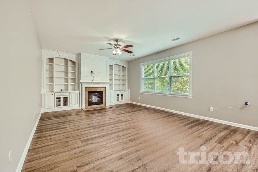 Building Photo - 3605 Long Lake Dr