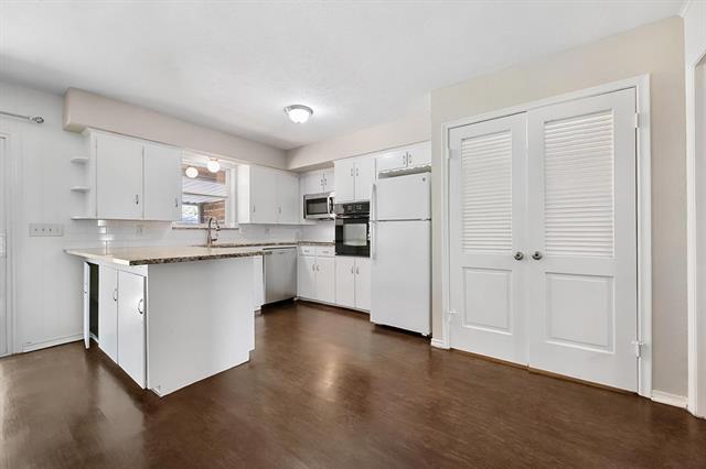 Building Photo - 8351 Lullwater Dr