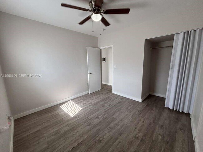 Building Photo - 301 Sharar Ave