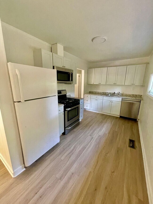 Building Photo - 210 Meadow Dr
