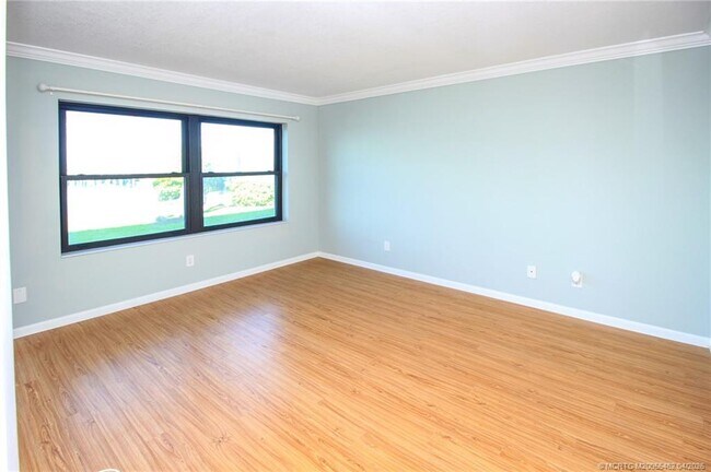 Building Photo - 4540 NE Sandpebble Trce