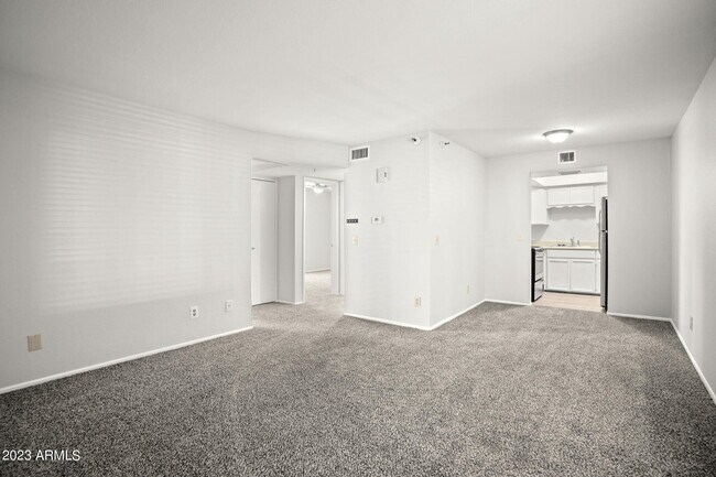 Building Photo - 17 E Ruth Ave