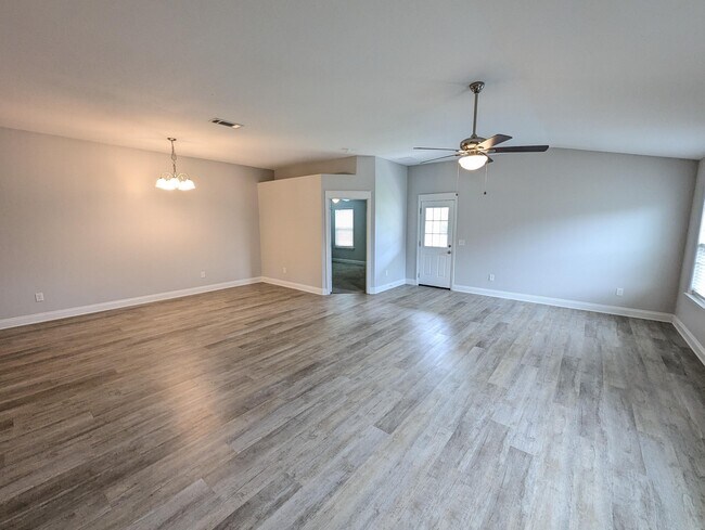 Building Photo - 1651 Ponderosa Dr