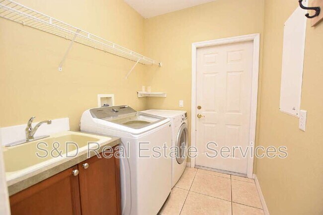 Building Photo - 3203 Highlands Lakeview Cir