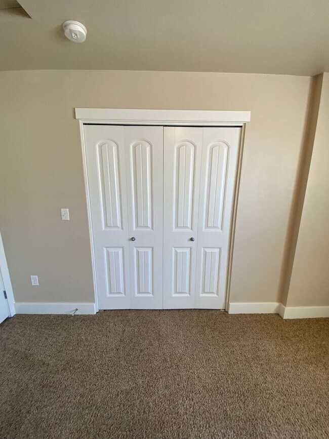 Building Photo - 9993 W Rosecroft Ct