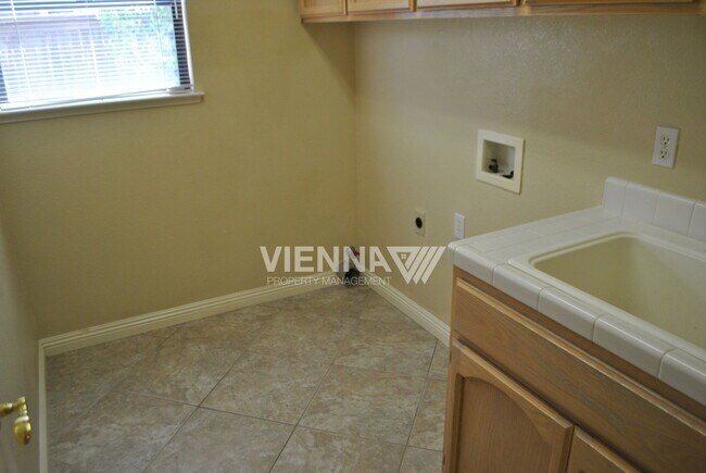 Building Photo - 5325 Thunder Ridge Cir