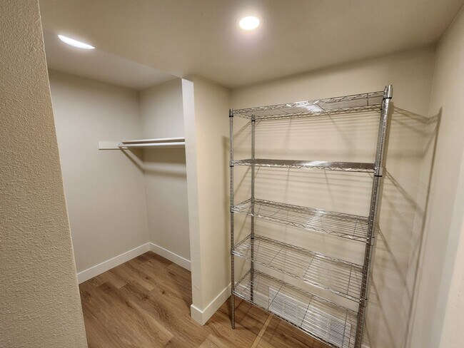 Building Photo - Gorgeous Remodeled 3 bed 2.5 bath in West ...